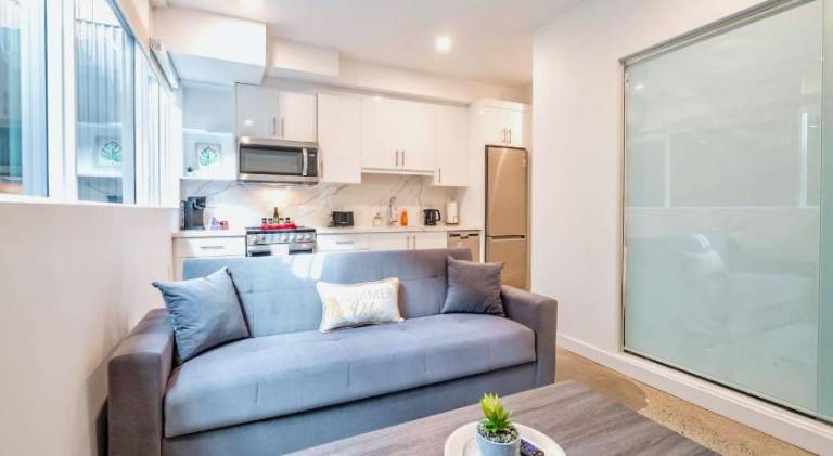 Chic 2BR Basement Suite 2BR Toronto Getaway near Downtown The Roland