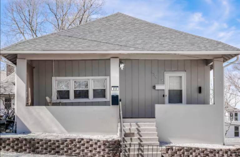 Modern 3BR Furnished Home in Moline – Sleeps 10, All Utilities — photo 3