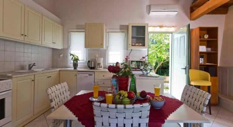 Vacation home with barbeque, garden & terrace — photo 4
