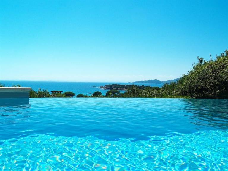 Vacation home with yard & barbeque | Beach view — photo 3
