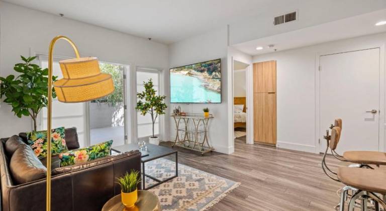 Apartment | Next to Santa Monica Pier | Close to the beach | Pets are welcome — photo 2