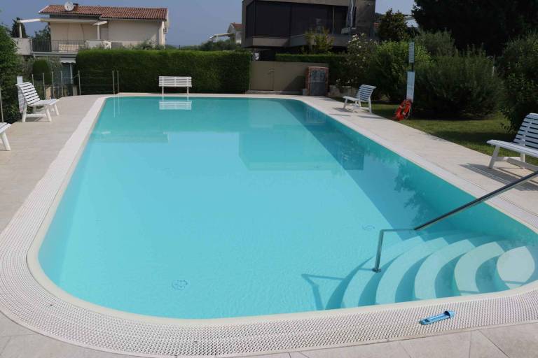 Holiday apartment with pool & yard | Pets allowed in Cavaion Veronese