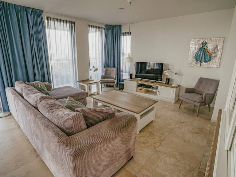 Rental apartment with patio — photo 3