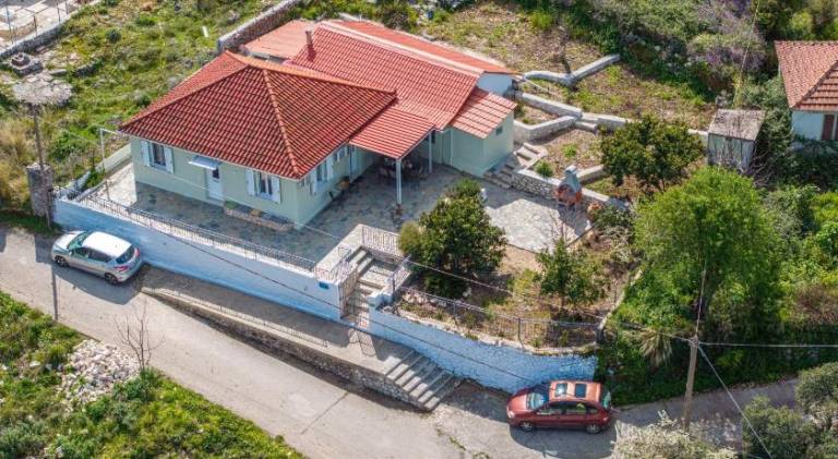 Villa with garden, terrace & grill in Kefalonia