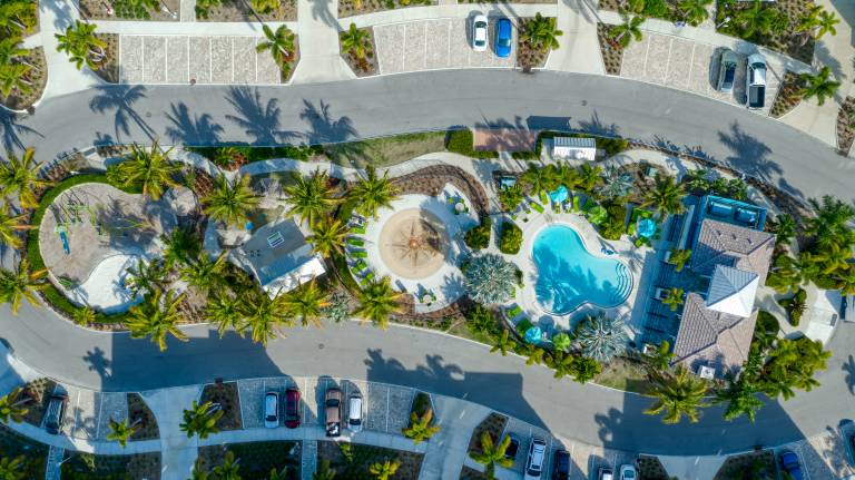 Family-oriented spacious condo with heated pool | Water view | Pets allowed — photo 4