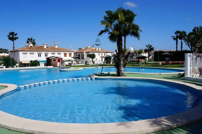 Rental apartment with pool in Almeria