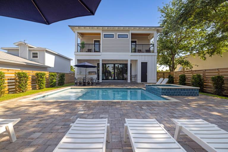 Black Pearl - Private Pool/Spa! Game Room! 6-Seater Golf Cart! 2 Min to Beach! in Destin, FL