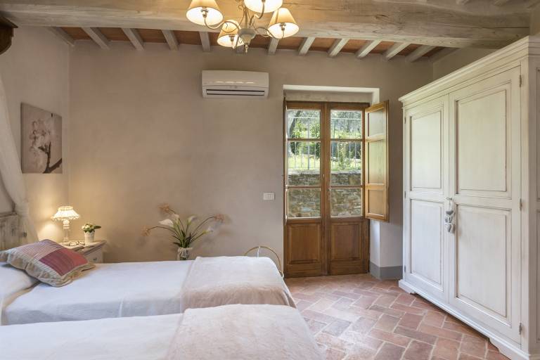 Fully equipped villa with patio, barbecue & private pool | Perfect for remote work | Dogs allowed — photo 4