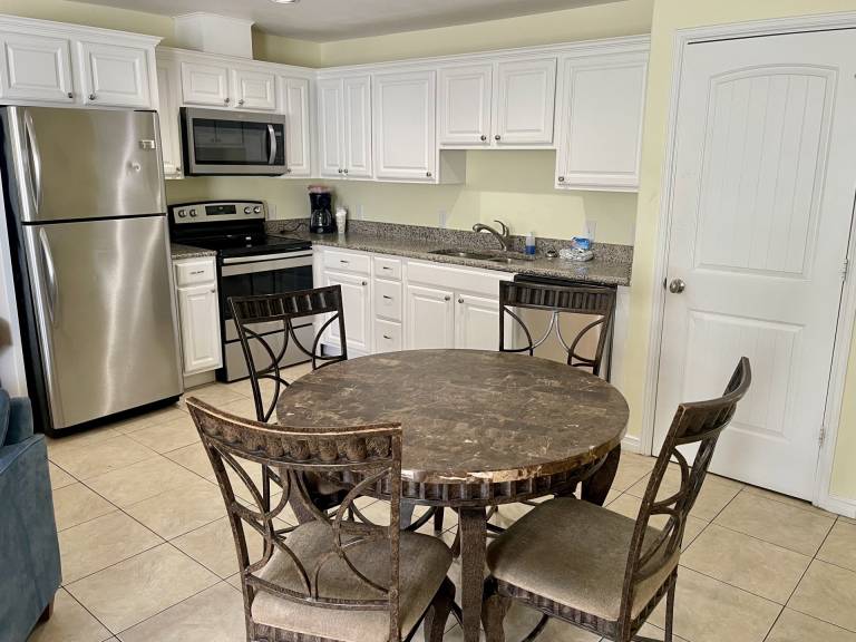 Condo with 1 room for 6 persons — photo 2