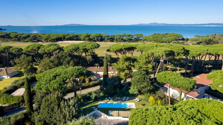 Family-friendly villa with terrace, BBQ & garden | Pool view | Beach nearby | Pet-friendly — photo 2
