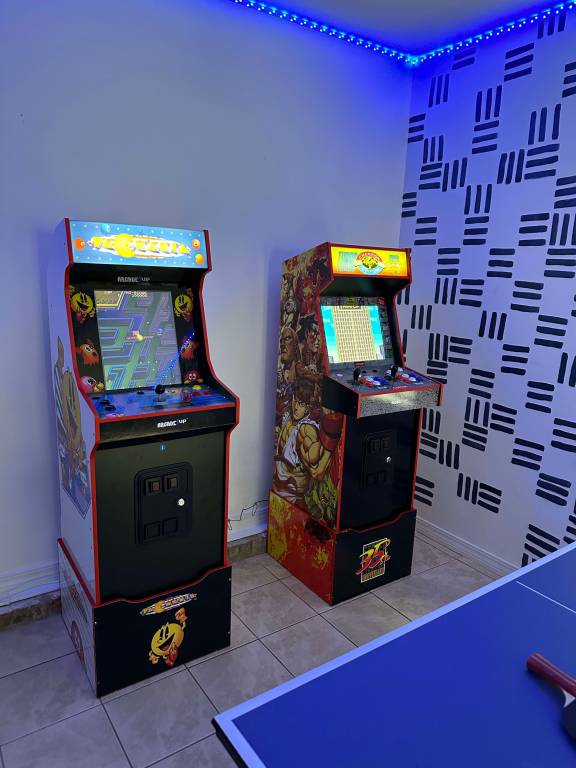 Arcade Escape Ping Pong Grill 6 Miles to Beach — photo 3