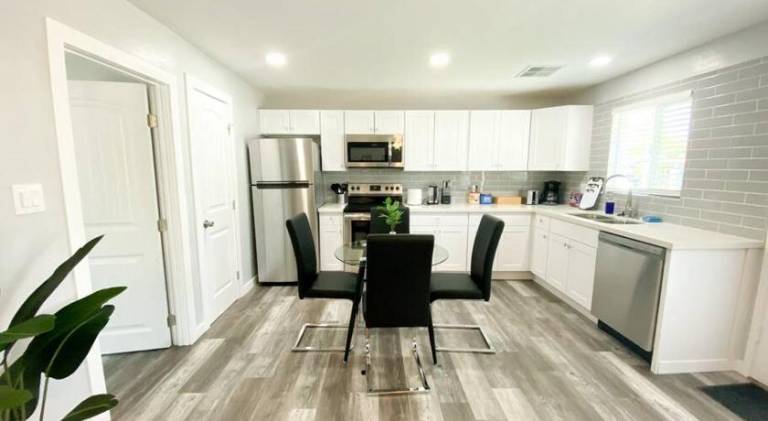 Modern Townhouse in Tempe Near Arizona State University with Fast Wi-Fi & Free Parking for Cozy Stay — photo 5