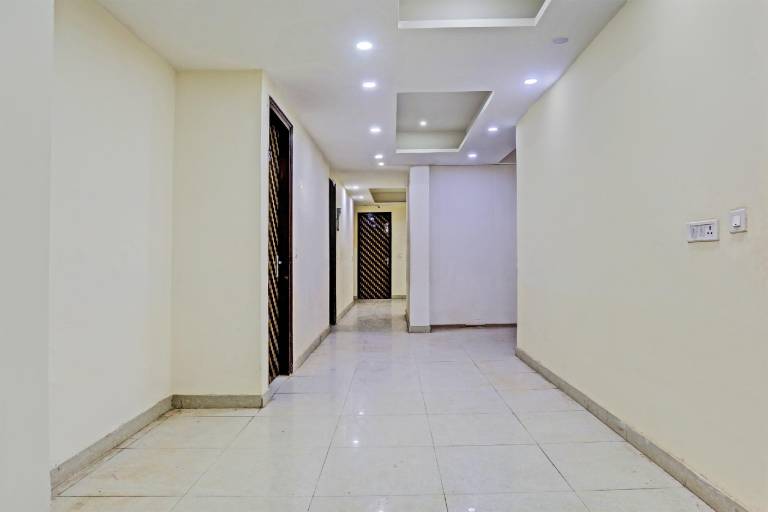 Hotel O Rsk Crown Plaza