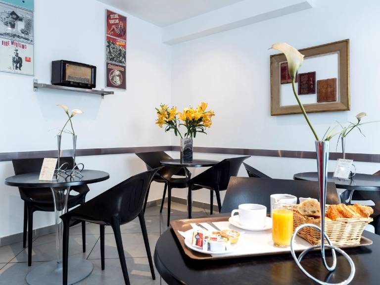 Louisa Hotel in Boulogne-Billancourt