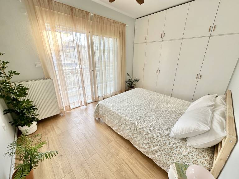 Reserve your apartment stay We Price Match Beachfront Travel Proud Seaside Family Home with Wraparound Balcony - Blue Zone Homes — photo 4