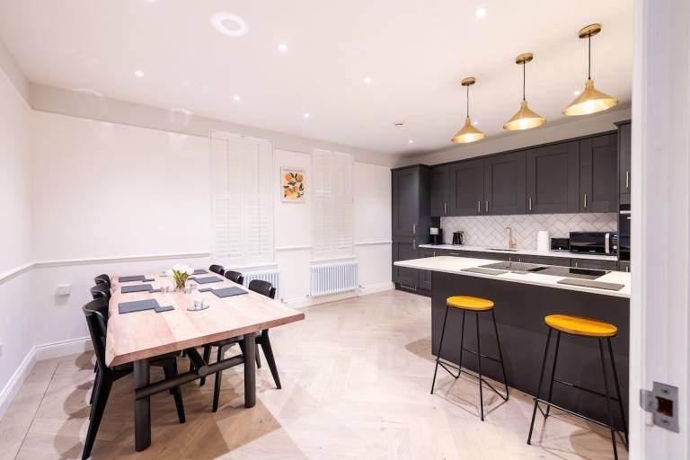 House  Feltham