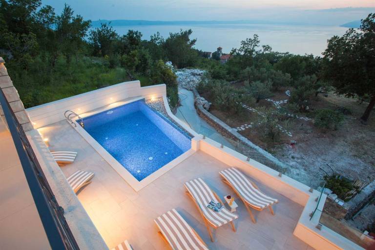 Fully equipped villa with patio, barbecue & private pool | City view | Dogs allowed — photo 4