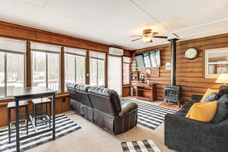 Hike Ski Log Cabin in East Stroudsburg