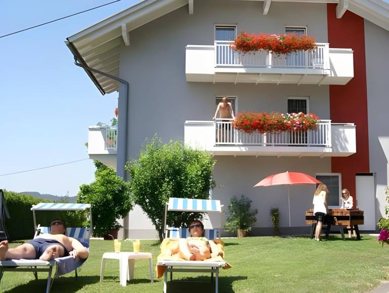 Holiday apartment with sauna, pool & patio in Sankt Kanzian am Klopeiner See