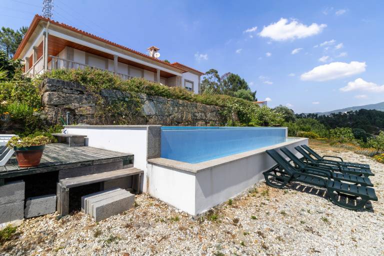Holiday Home 'Casa Cerdeirinhas De Basto' with Mountain View, Private Pool and Wi-Fi — photo 3