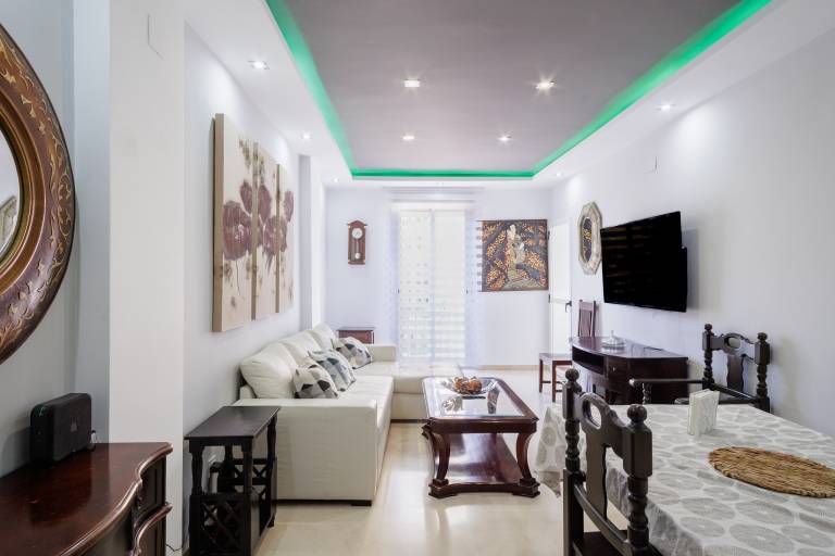 Holiday apartment with garden & hot tub | City view | Good for workation — photo 3