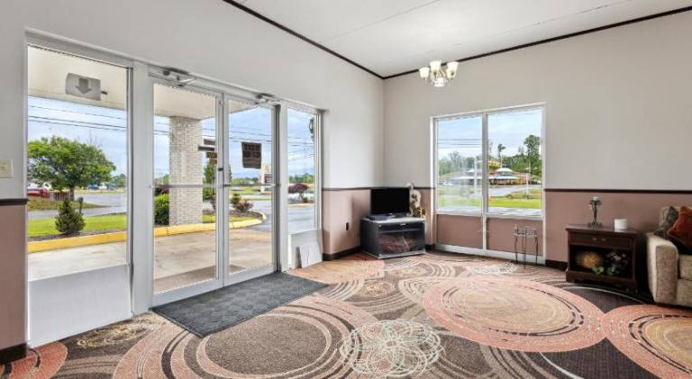 Relax inn by OYO Greeneville Near Hwy US-321 — photo 3