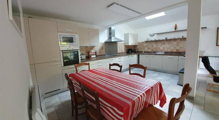 Rental apartment with hot tub, terrace & barbecue — photo 3