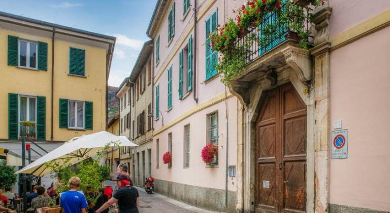 Glamour - by MyHomeInComo in Brunate