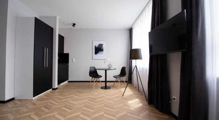 Serviced apartment with patio — photo 4