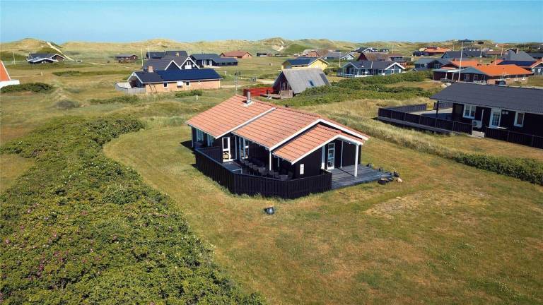 Vacation home with barbecue, jacuzzi & sauna in Harboore