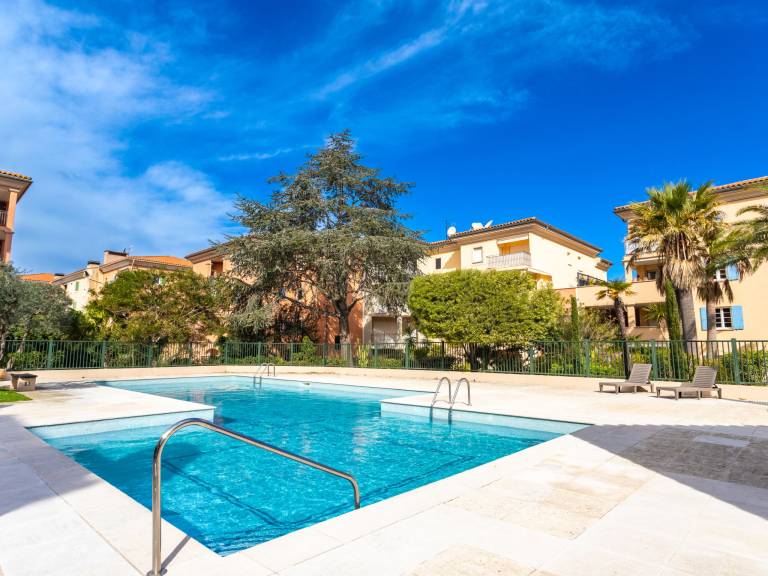 Holiday apartment with grill, patio & pool — photo 5