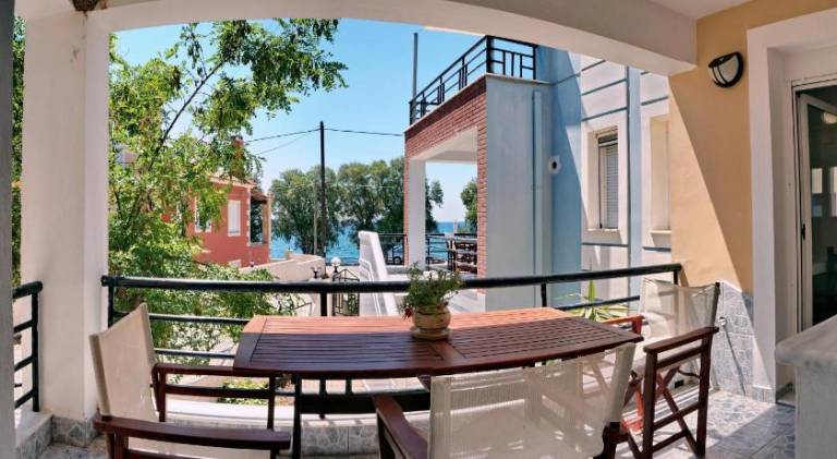 Serviced apartment with yard & terrace | Beach nearby | Suitable for remote work | Pets are welcome — photo 4