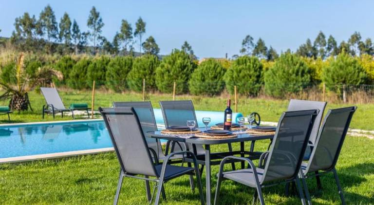 Fully equipped nice vacation home with barbeque, terrace & jacuzzi | Suitable for remote work | Dogs allowed in Leiria