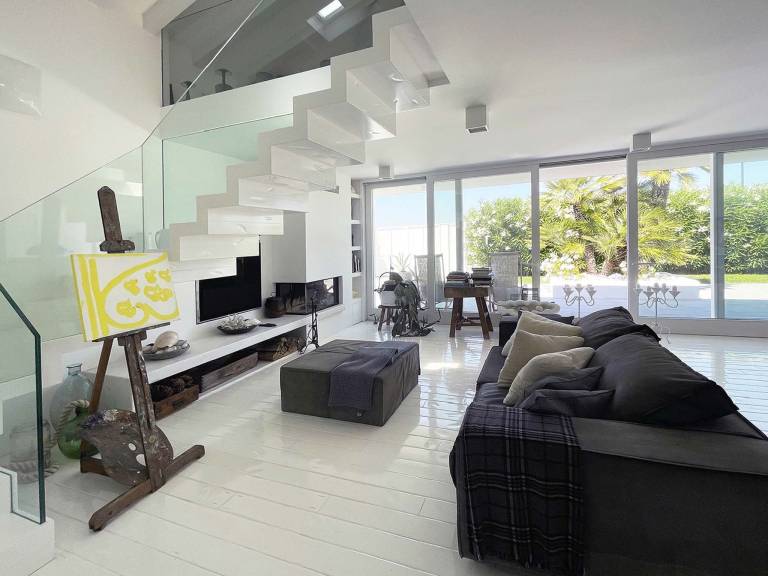 Vacation home with terrace, jacuzzi & garden — photo 2