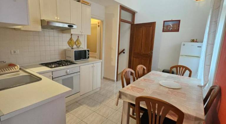 Apartment with 2 rooms for 4 persons — photo 2