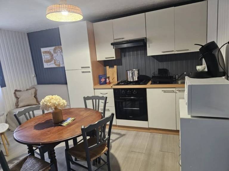 Child-friendly chalet with BBQ & pool | Pet-friendly — photo 4