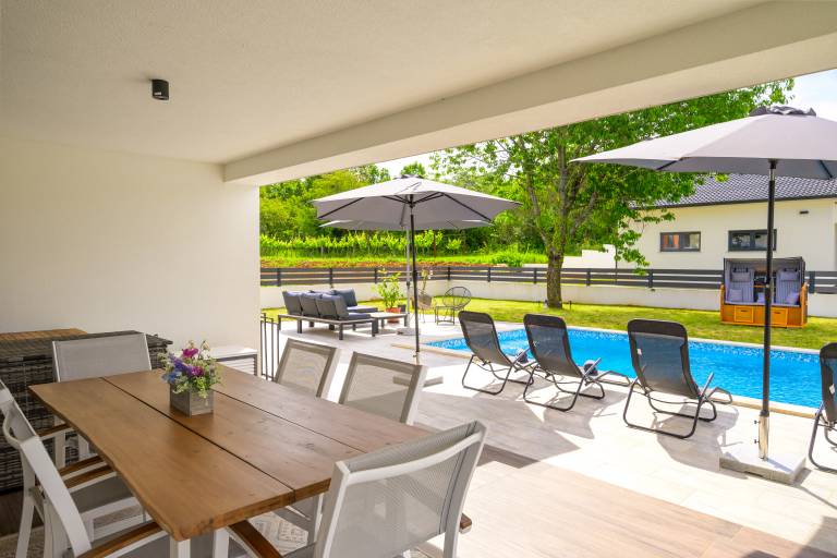 Villa with grill, pool & terrace — photo 4