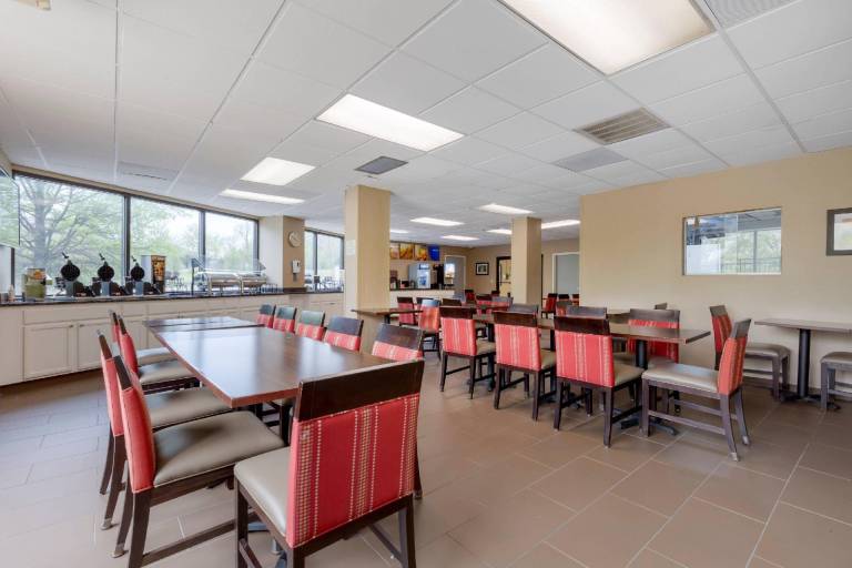 Comfort Inn & Suites Alexandria West — photo 5
