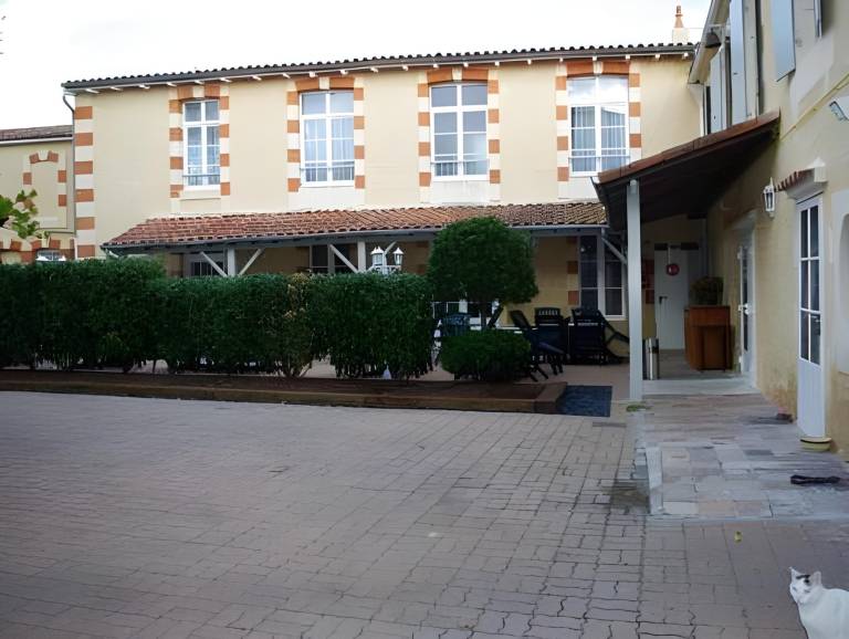 CIT'HOTEL Le Commerce in Saintes
