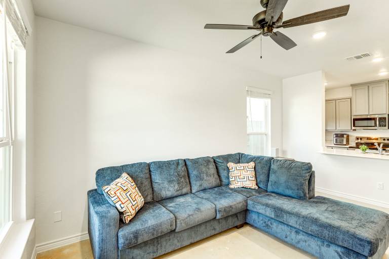 2 Mi to Downtown Temple: Newly Built Townhome! — photo 5