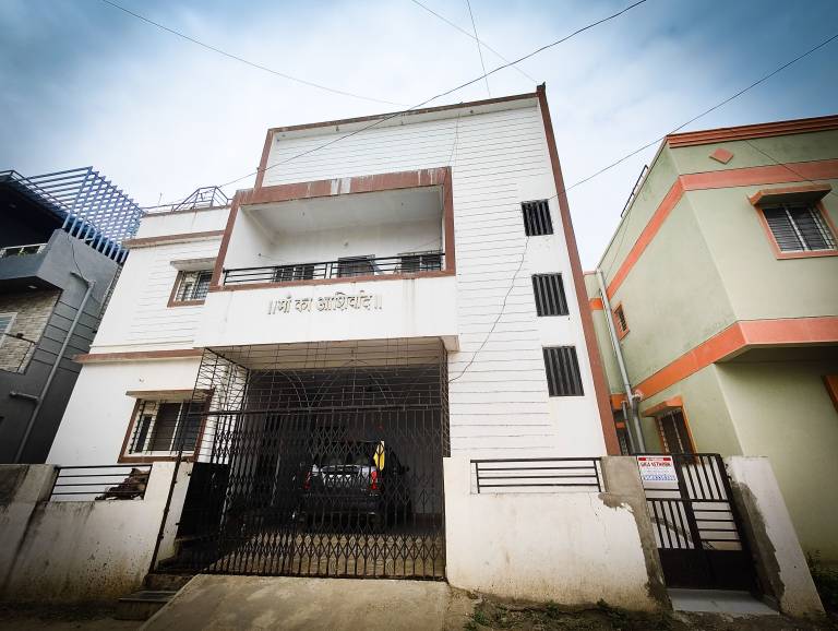 Apartment Sant Nagar