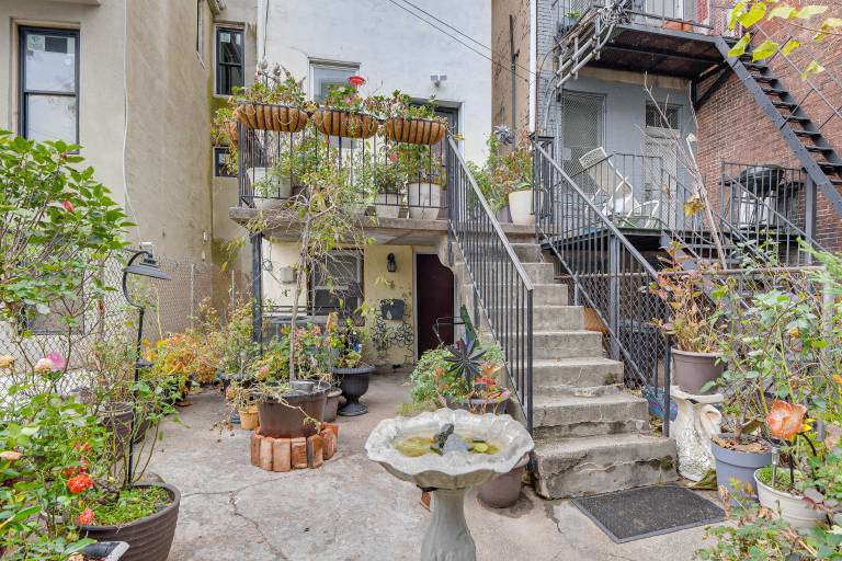 Elegant Upton Rowhouse 2 Mi to Inner Harbor! — photo 2