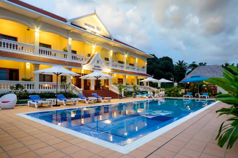 Riviera Hotel & Resort Kep in Kep
