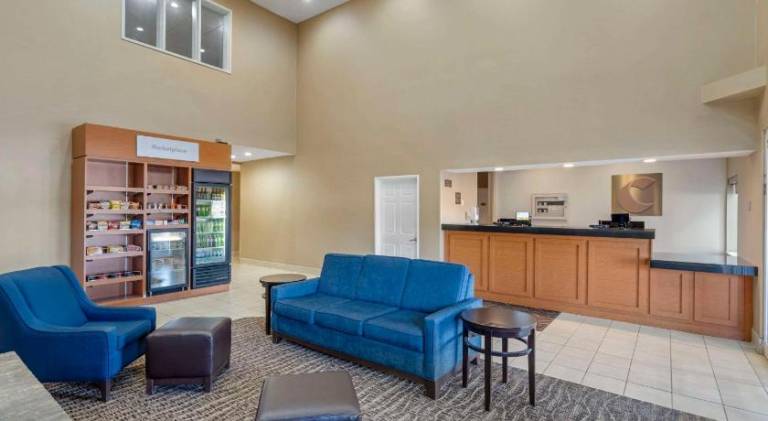 Comfort Suites Normal University Area — photo 3