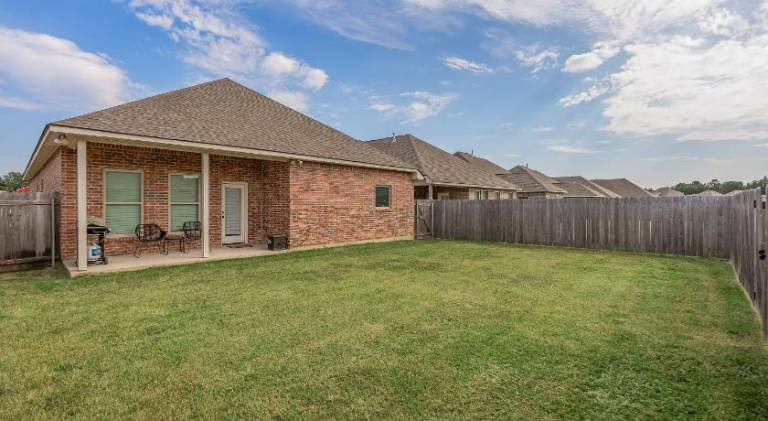 Fully equipped beautiful vacation home with yard, patio & barbecue | Perfect for remote work | Pet-friendly — photo 5