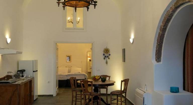 Serviced apartment with pool — photo 3