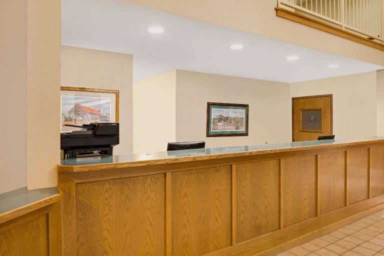 Days Inn by Wyndham Boonville — photo 3