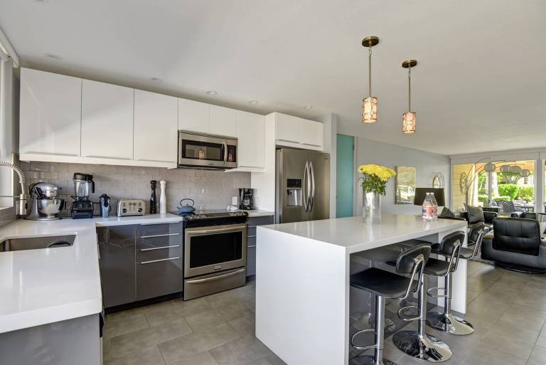 Modern Krisel Retreat with Mountain Views Pool A — photo 4