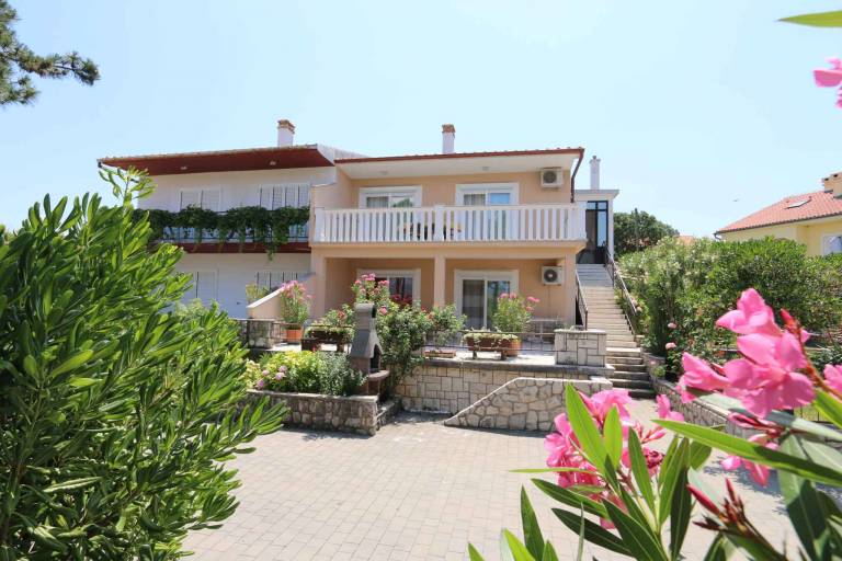 Holiday apartment with balcony and sea view — photo 5