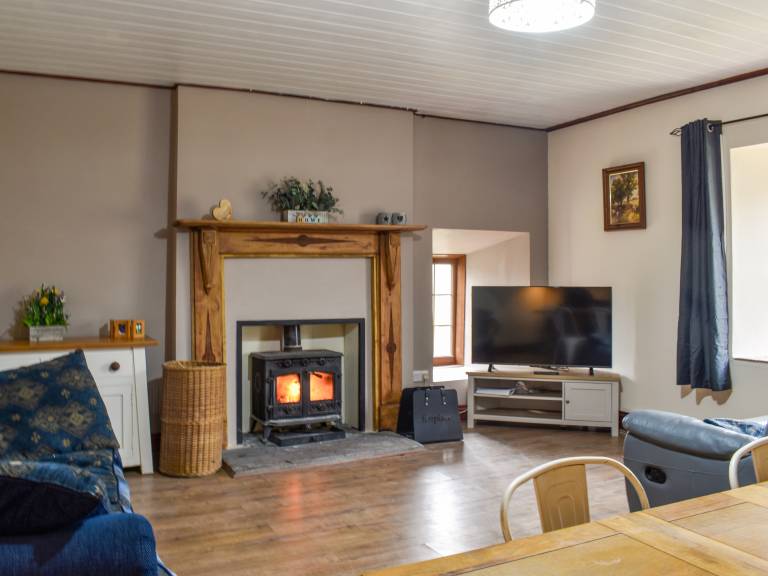 Family-friendly cottage with hot tub | Pets allowed — photo 4